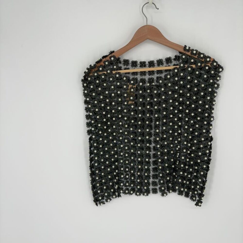SAACHI Pearl Accented Floral Shell
